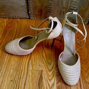 Peach/nude stilettos with super cute charm yo look like Sri thing out of 1930